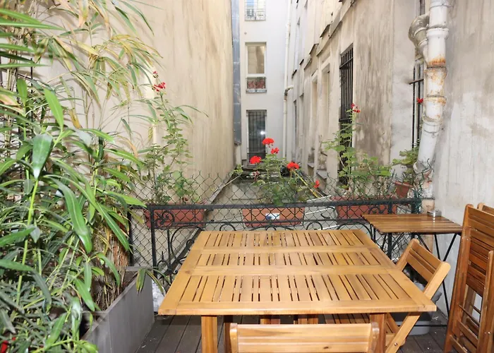 Superbe T3 Terrasse Coeur de Paris historique